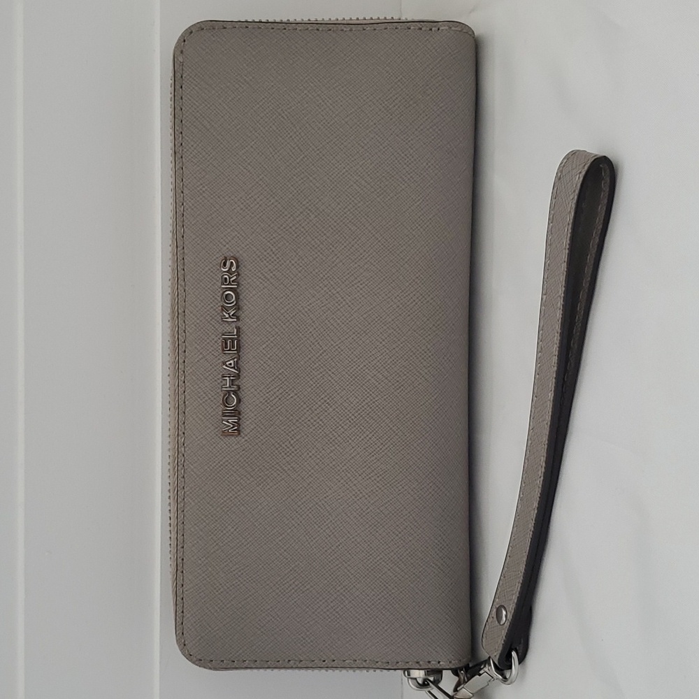 Michael Kors Jet Set Continental Wallet